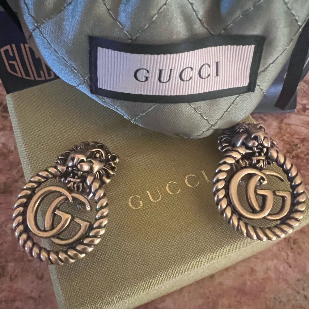 Gucci Lion Head Double G clip on earrings, complete with bag, box & pouch - Picture 4 of 12